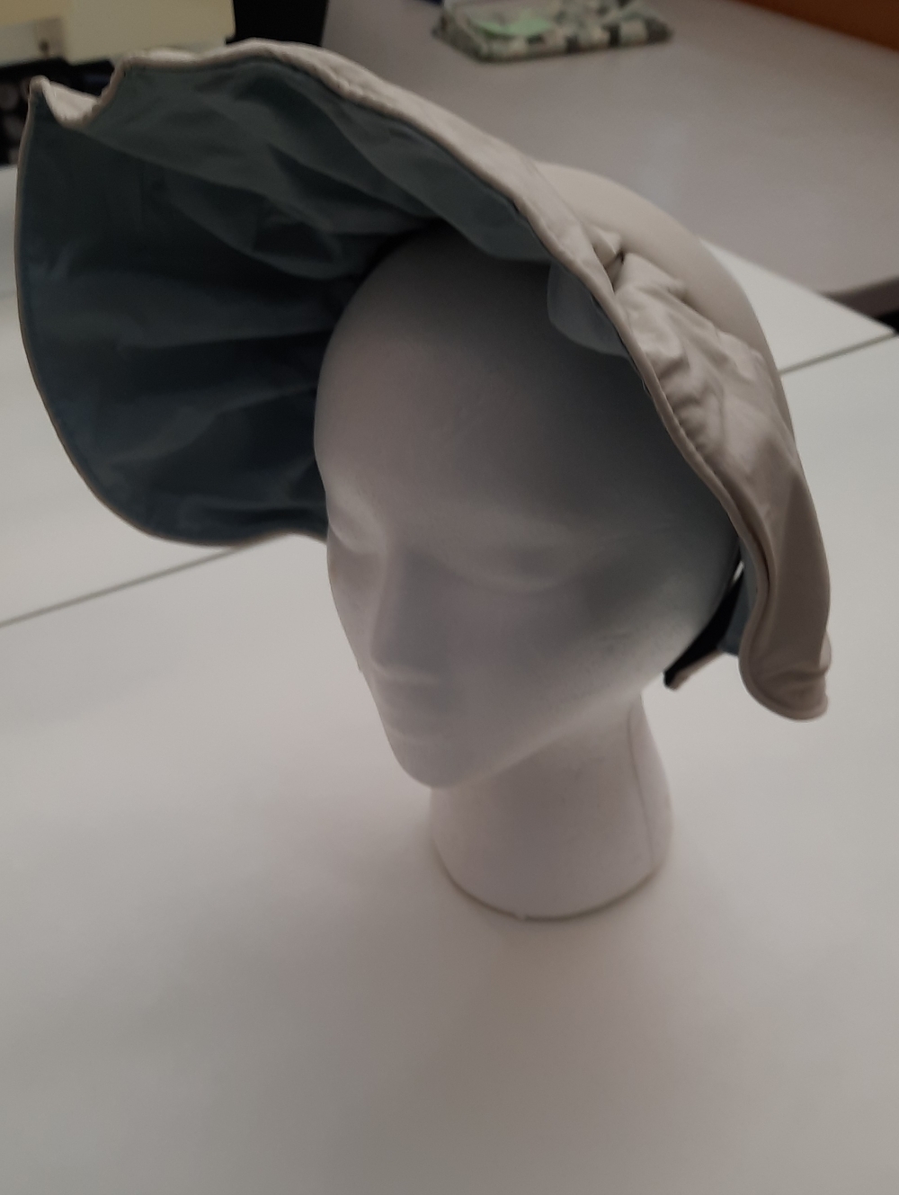 Wide Brim Sun Hat - Light Gray & Cream - New in Box